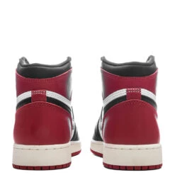 Air Jordan 1 Retro High OG 'Black Toe Reimagined' (GS) - White/Black/Varsity Red/Sail 8 Air Jordan 1 Retro High OG 'Black Toe Reimagined' (GS) - White/Black/Varsity Red/Sail -Feature Sale Store Air Jordan 1 High OG GS White Black Varsity Red Sail FD1437 106 01 09 25 Feature JP 6