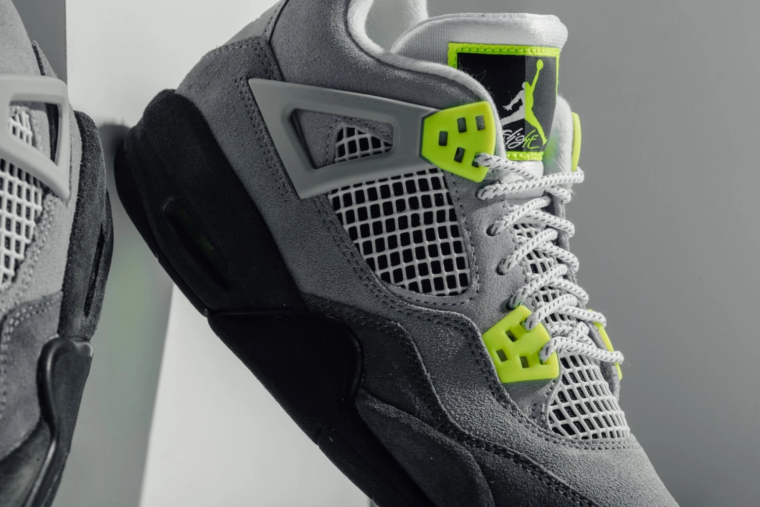 Air Jordan 4 Retro "Neon" (GS) - Cool Grey/Volt/Wolf Grey/Anthracite 7 Air Jordan 4 Retro "Neon" (GS) - Cool Grey/Volt/Wolf Grey/Anthracite - Image 7
